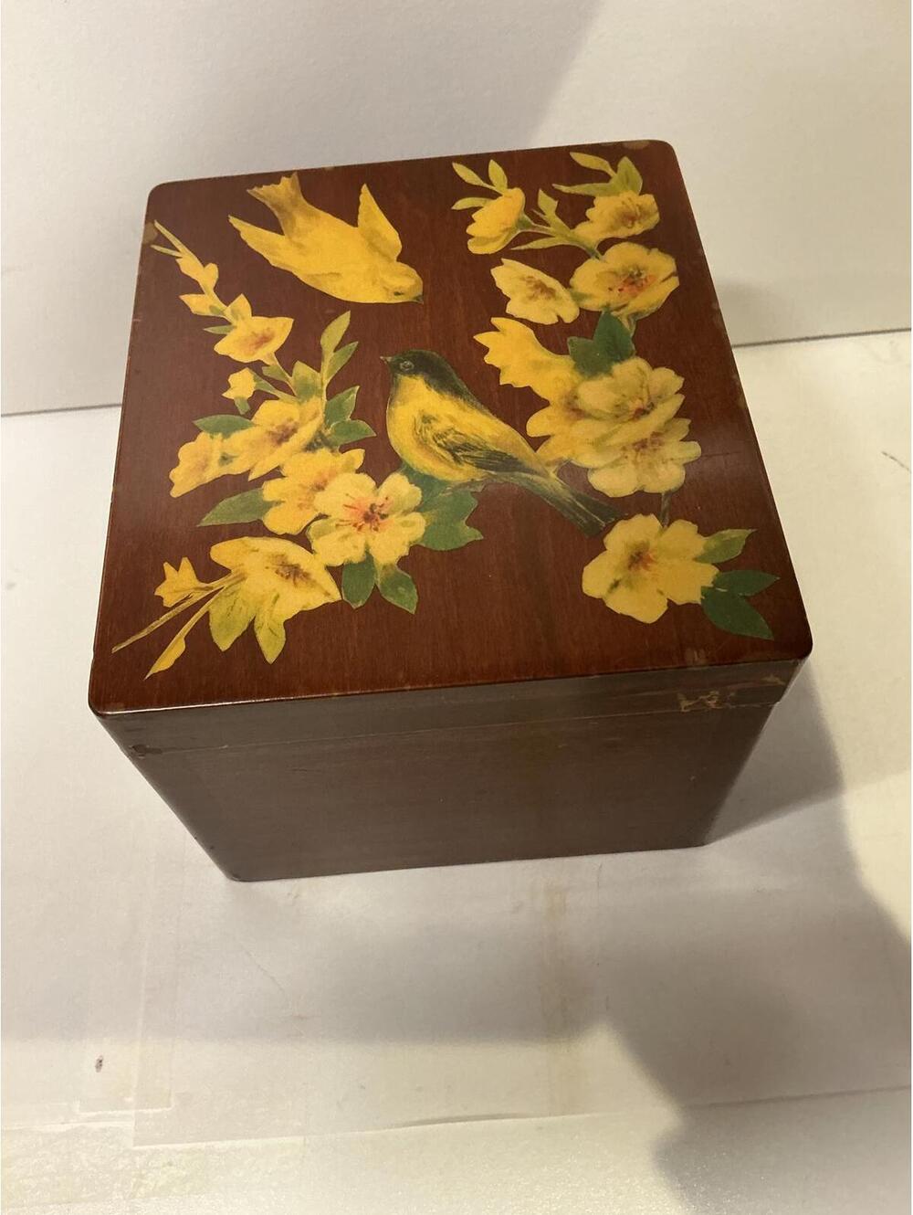 Vintage 1970s Wooden Musical Jewelry Box Bird Floral Decoupage Wind-Up